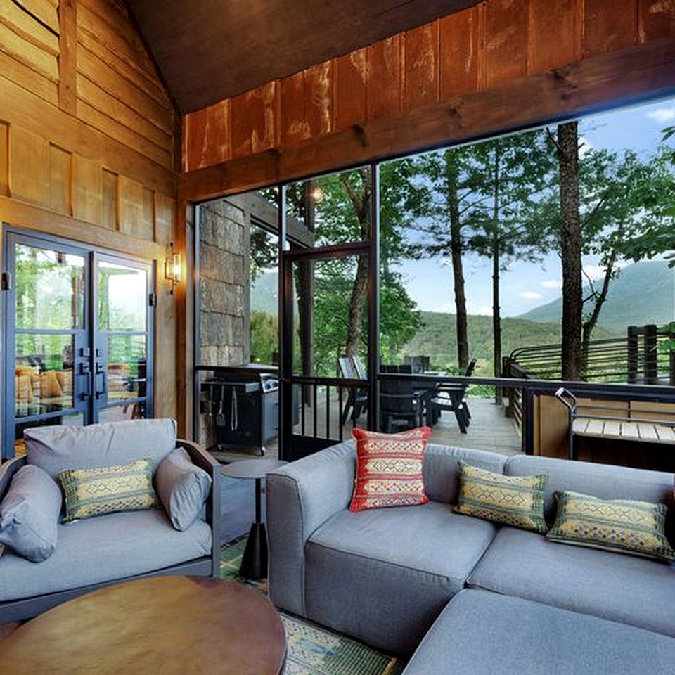 Enormous Cabin Luxury Interior and Game Room in Cherry Log, Georgia