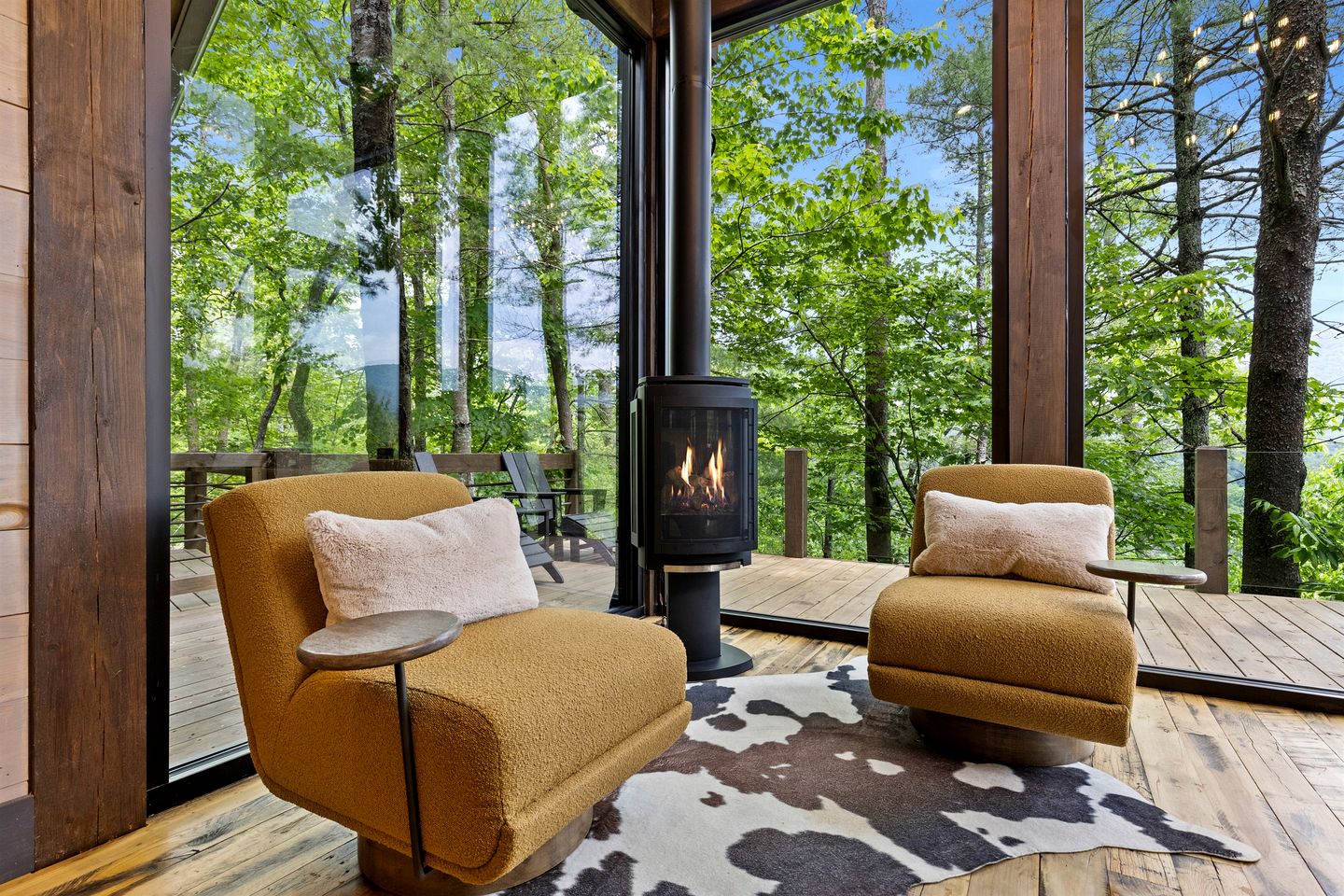 Enormous Cabin Luxury Interior and Game Room in Cherry Log, Georgia