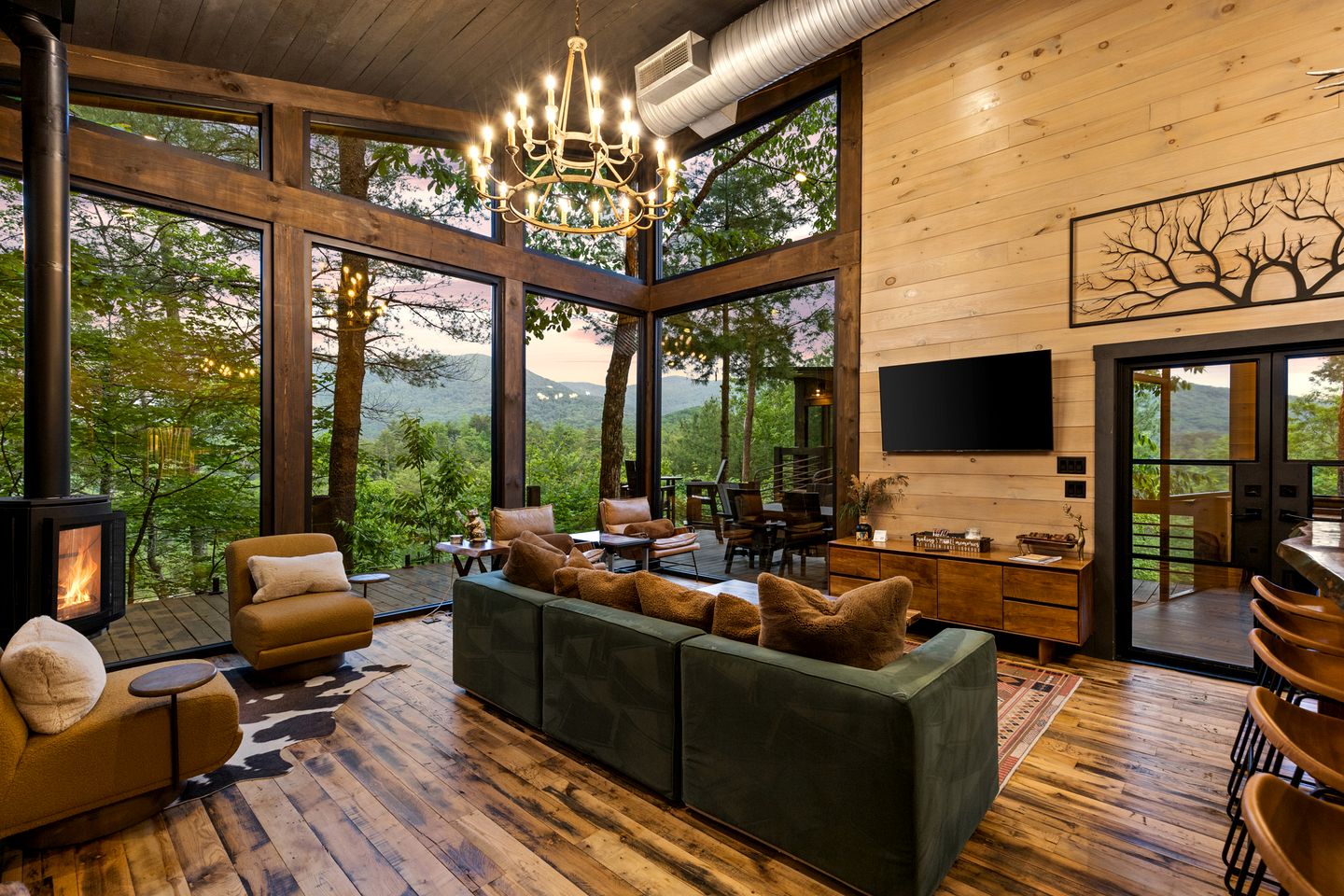 Enormous Cabin Luxury Interior and Game Room in Cherry Log, Georgia