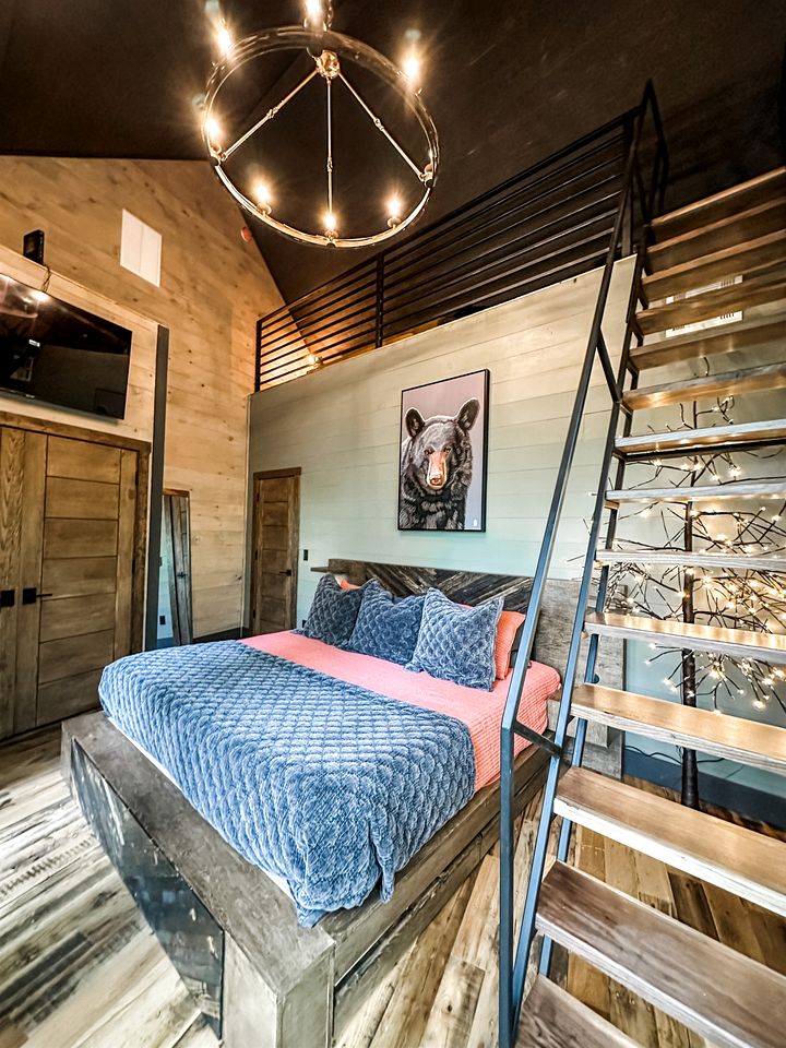 Enormous Cabin Luxury Interior and Game Room in Cherry Log, Georgia