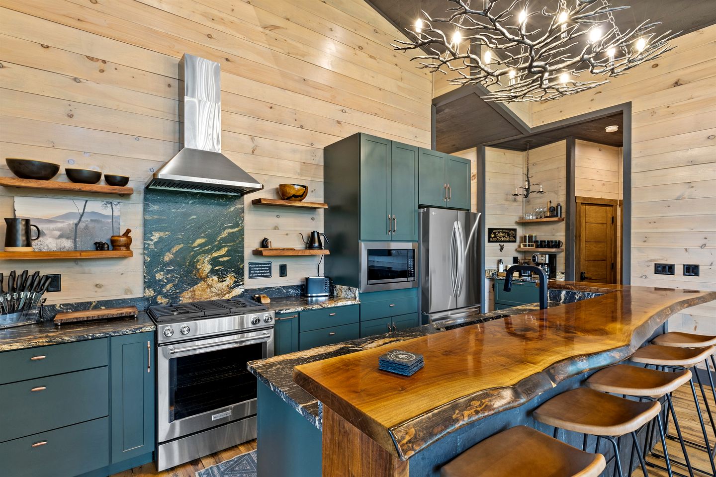 Enormous Cabin Luxury Interior and Game Room in Cherry Log, Georgia