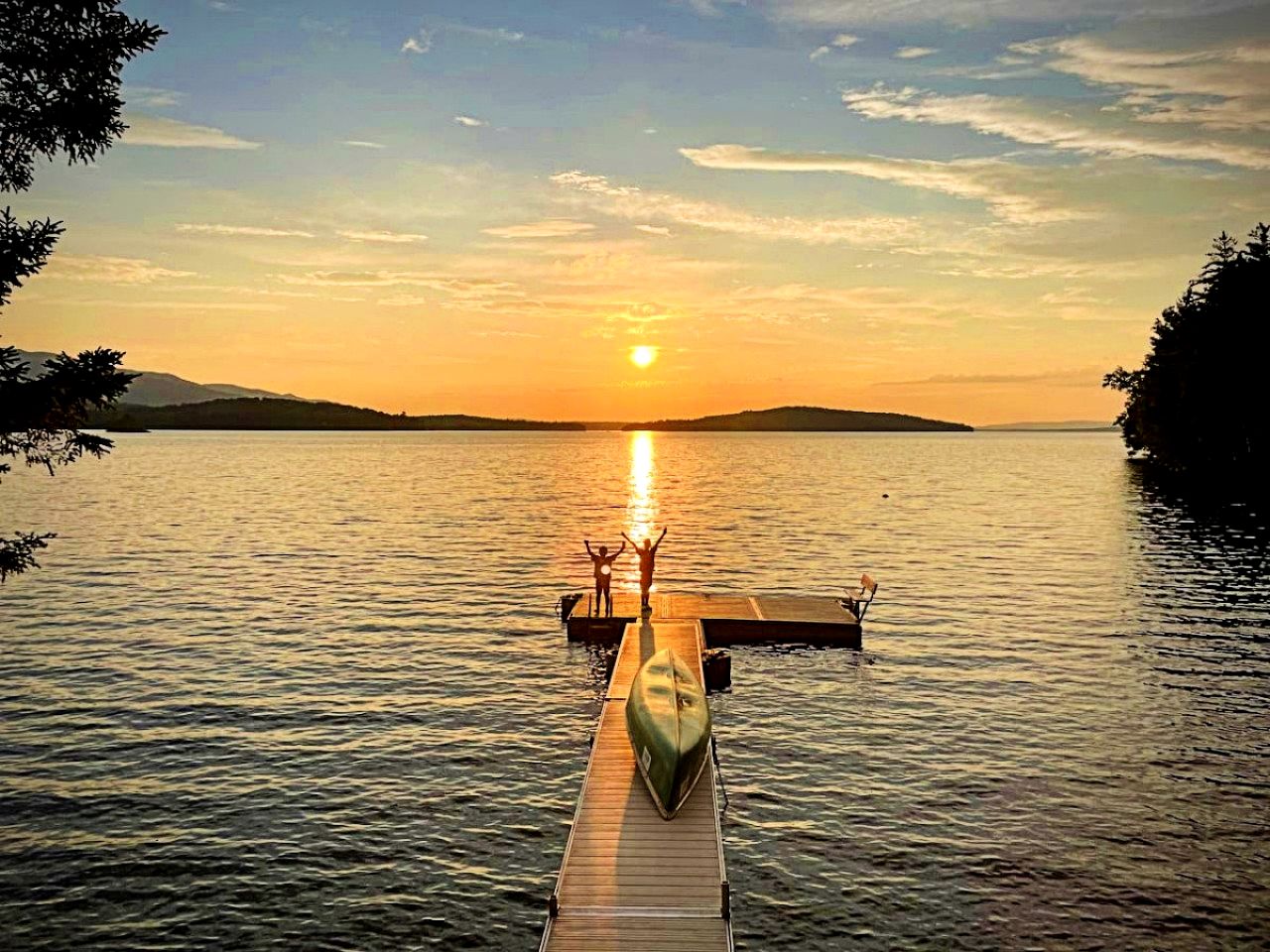 Enormous Lake Cabin Ideal for Large Groups in Maine