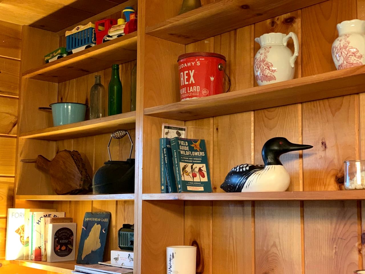 Enormous Lake Cabin Ideal for Large Groups in Maine