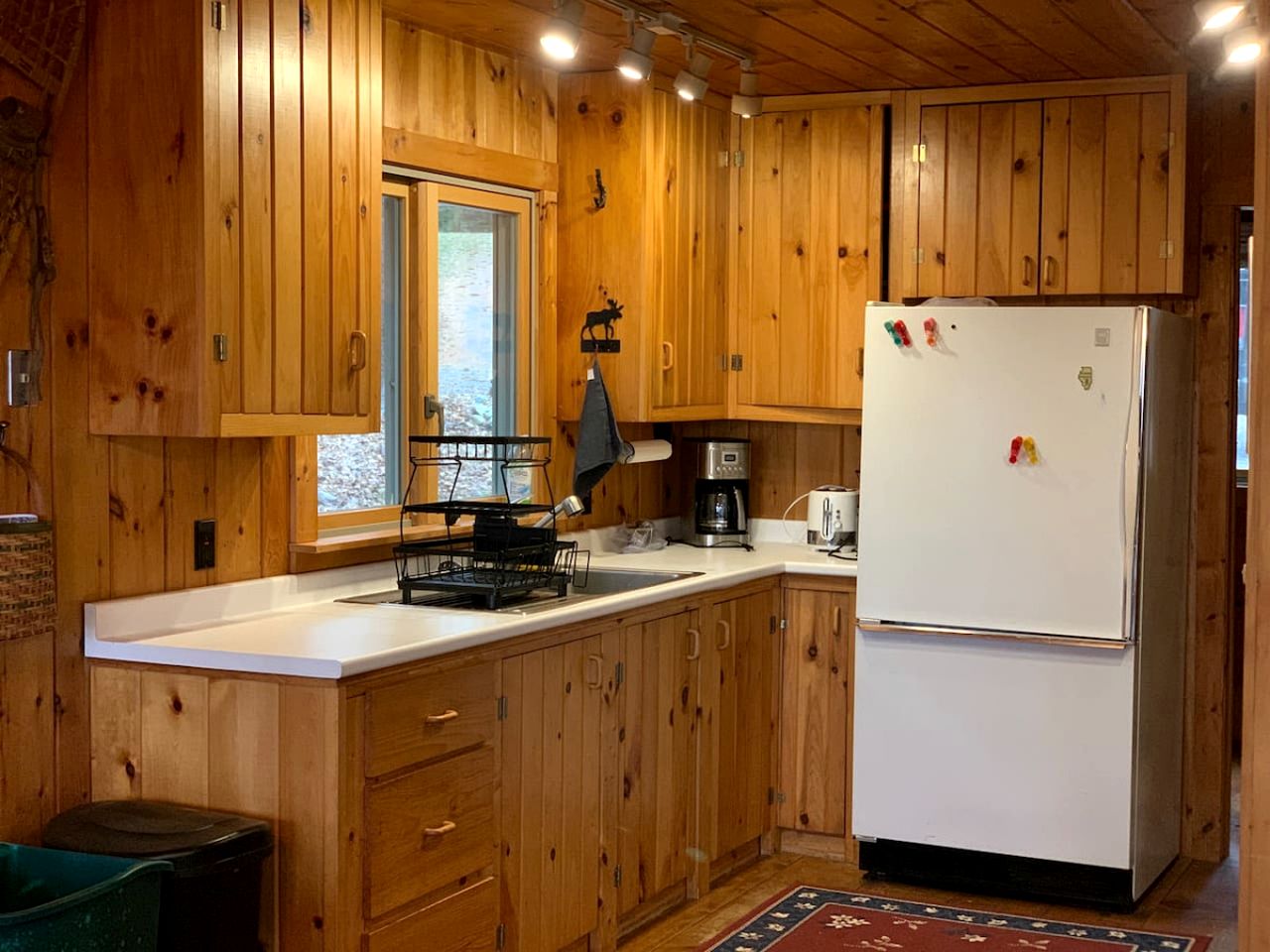 Enormous Lake Cabin Ideal for Large Groups in Maine