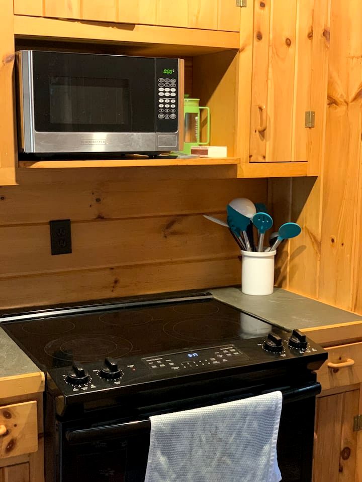 Enormous Lake Cabin Ideal for Large Groups in Maine