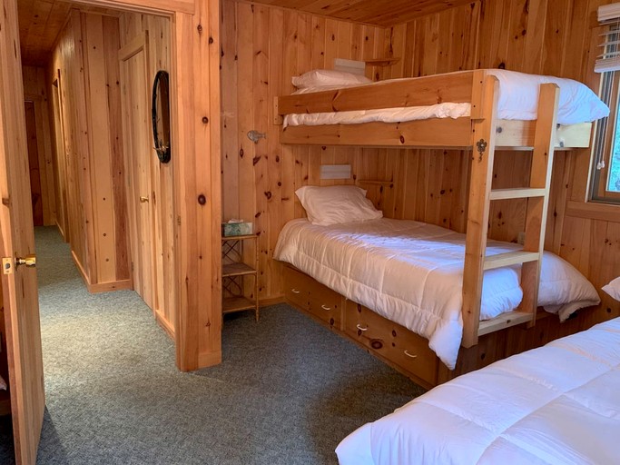 Cabins (United States of America, Greenville, Maine)