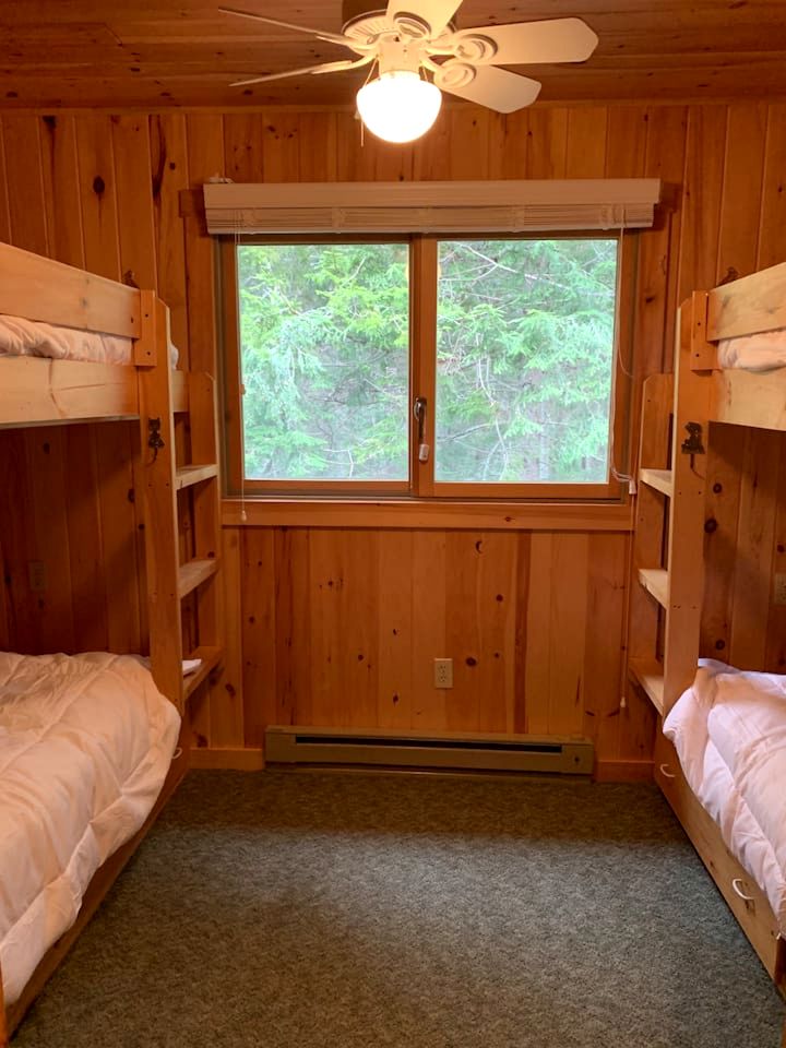 Enormous Lake Cabin Ideal for Large Groups in Maine