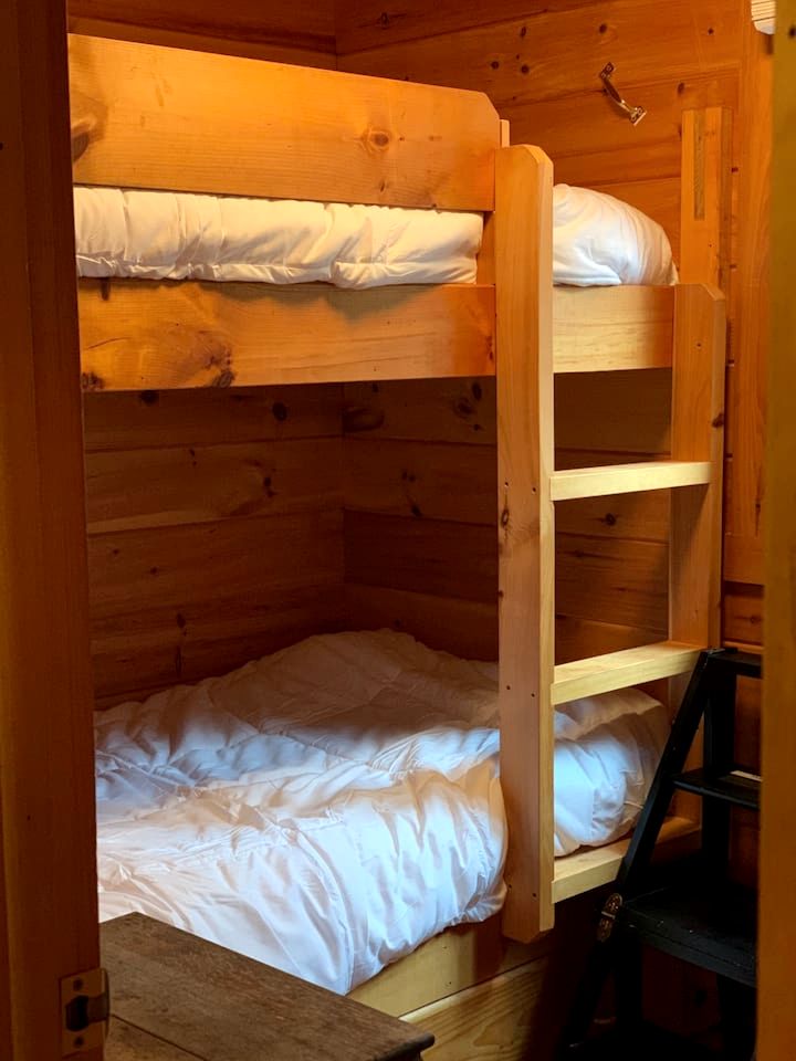 Enormous Lake Cabin Ideal for Large Groups in Maine