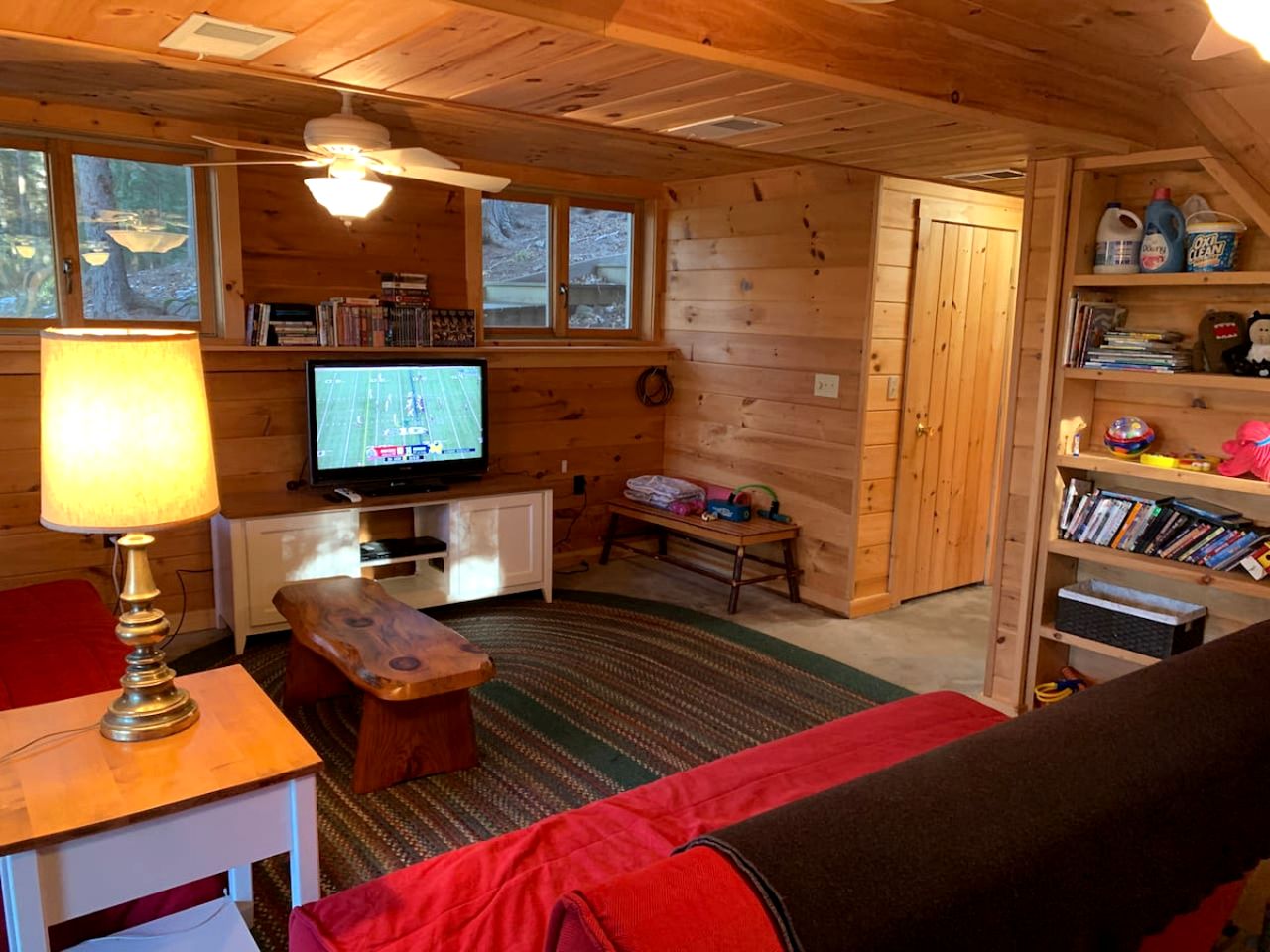 Enormous Lake Cabin Ideal for Large Groups in Maine