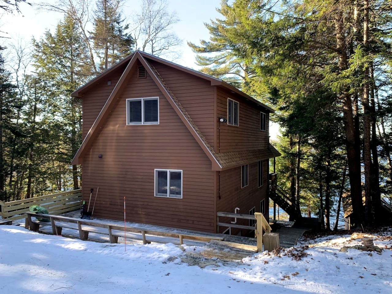 Enormous Lake Cabin Ideal for Large Groups in Maine