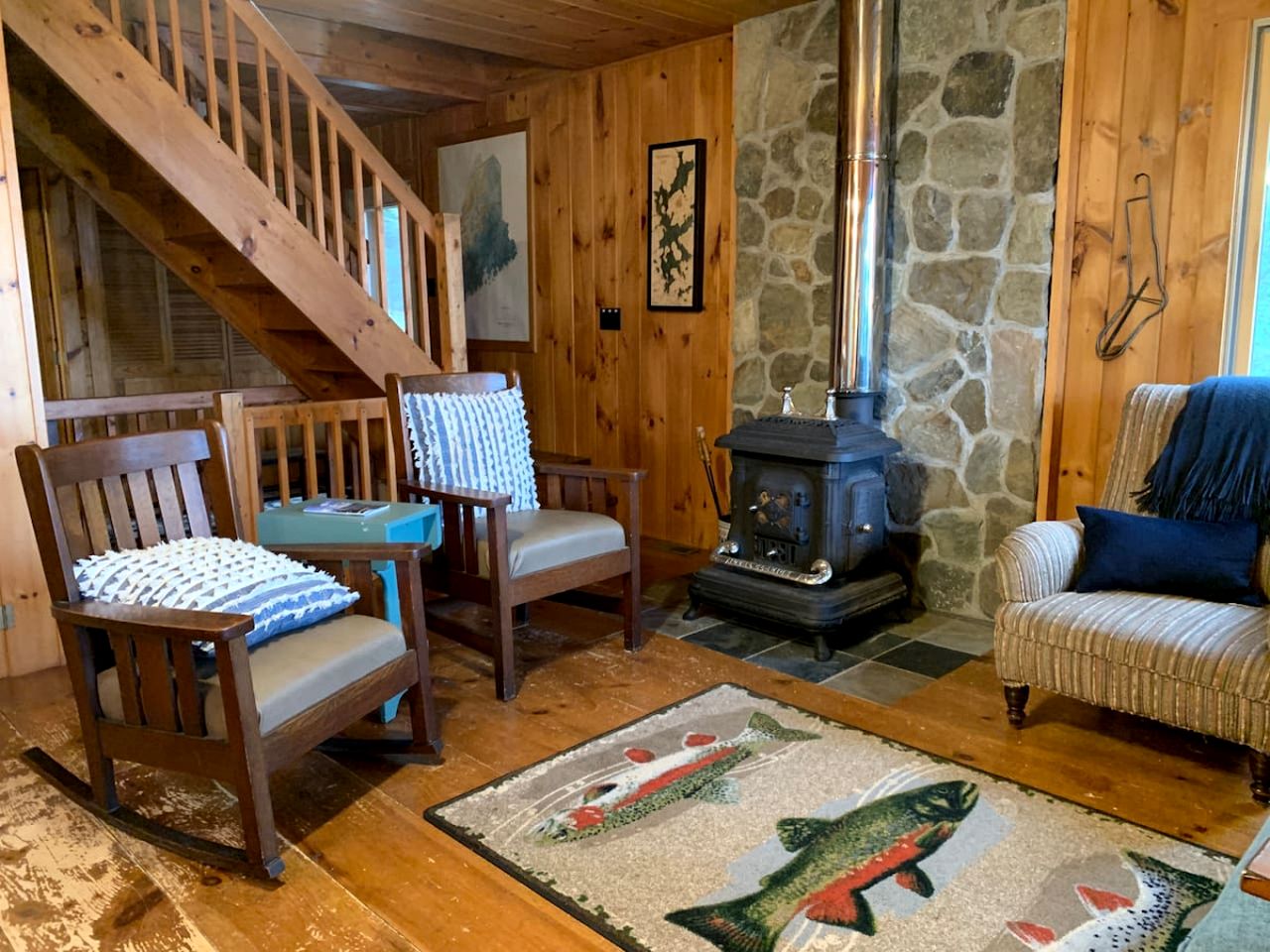 Enormous Lake Cabin Ideal for Large Groups in Maine