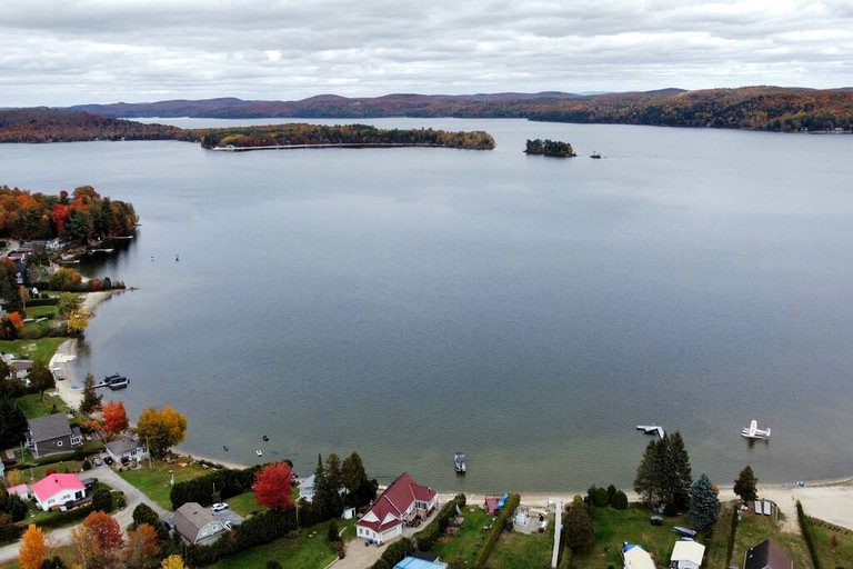 Villas (Canada, Lac des Plages, Quebec)