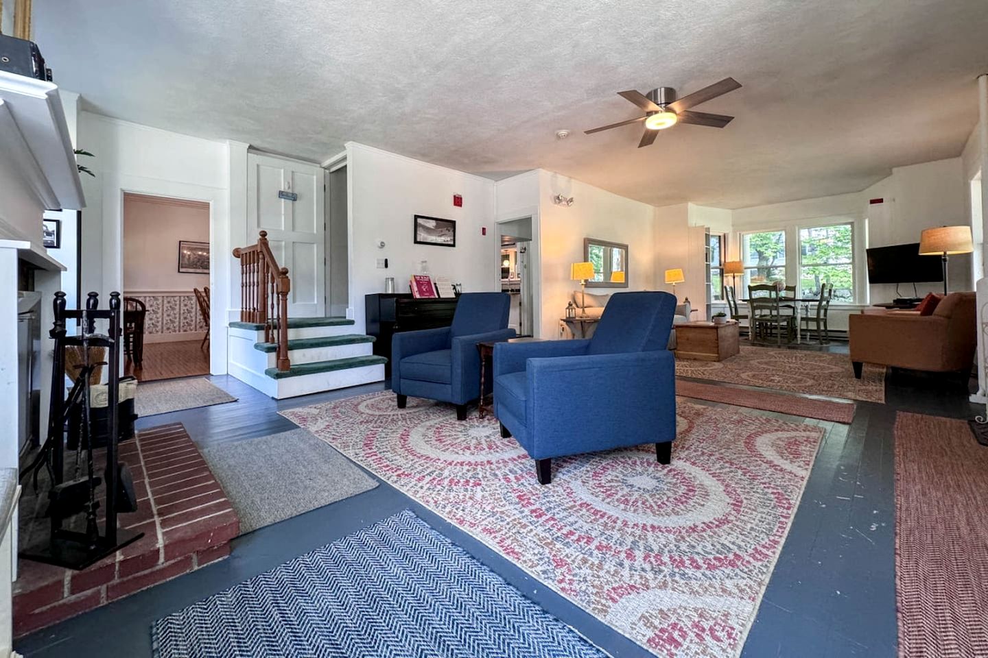 Enormous Spacious Cabin with Jacuzzi Perfect for Groups in New Hampshire