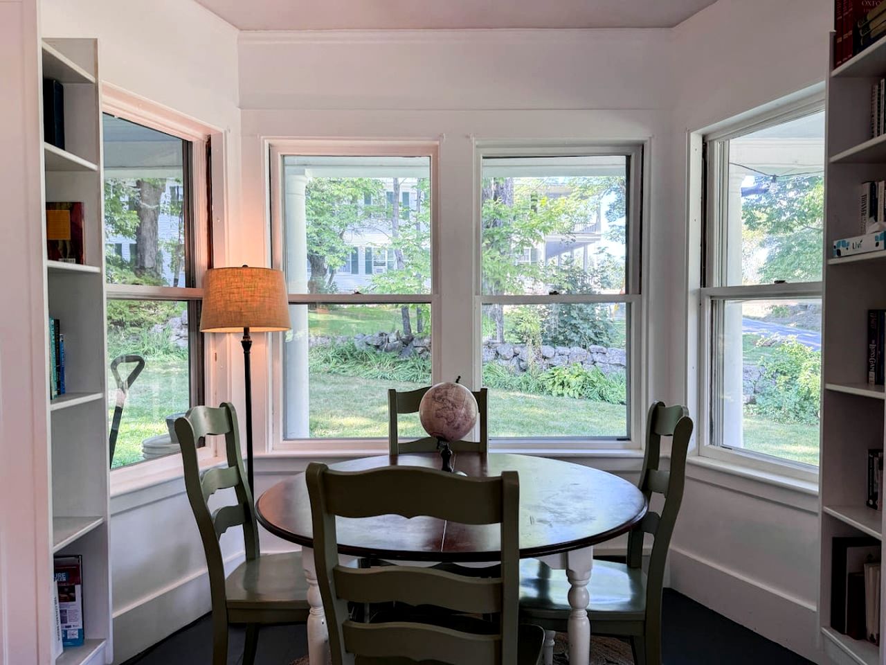 Enormous Spacious Cabin with Jacuzzi Perfect for Groups in New Hampshire