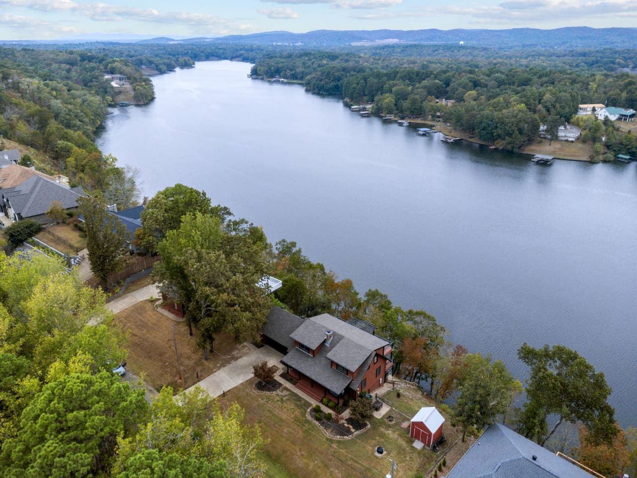 Enormous Waterfront Cabin with Hot-Tub Loaded with Kayaks in Arkansas