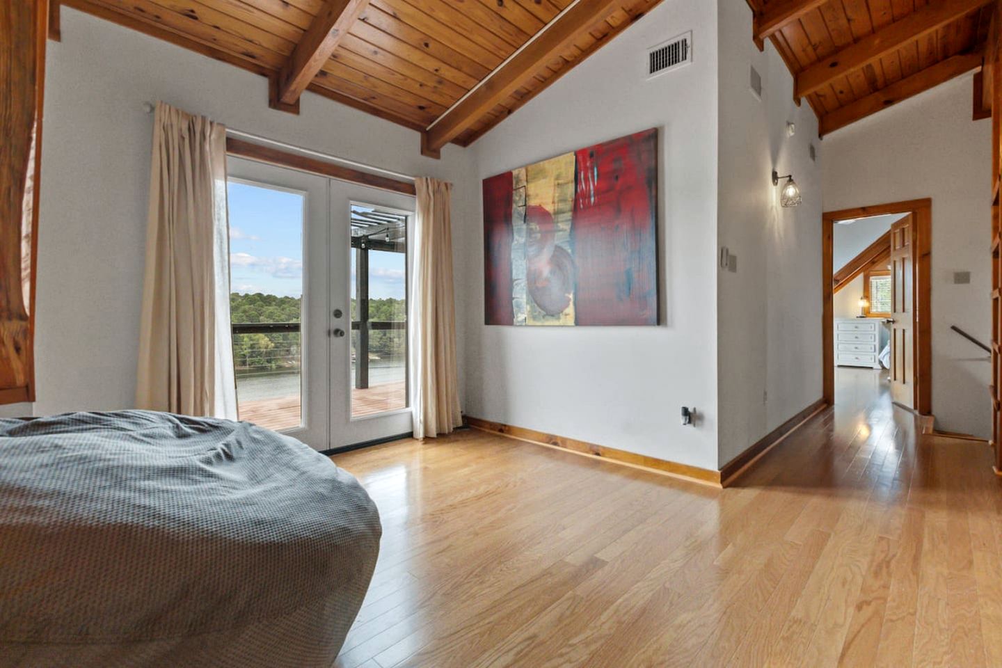 Enormous Waterfront Cabin with Hot-Tub Loaded with Kayaks in Arkansas