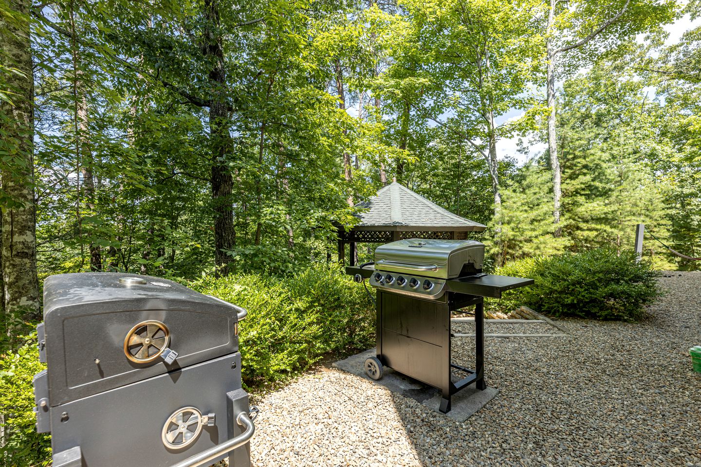 Enormous Cabin Perfect for Groups with Game Room and Hot-Tub in Pigeon Forge, Tennessee