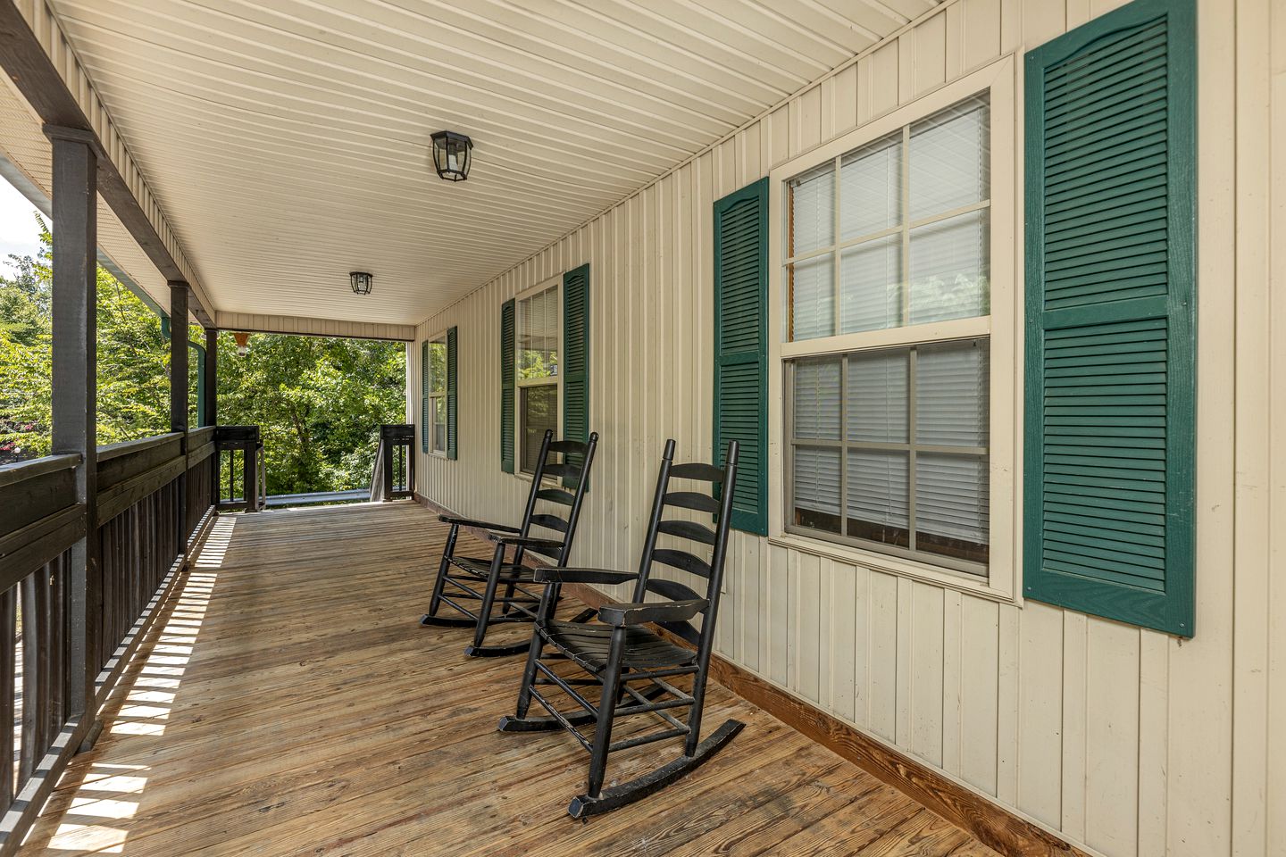 Enormous Cabin Perfect for Groups with Game Room and Hot-Tub in Pigeon Forge, Tennessee