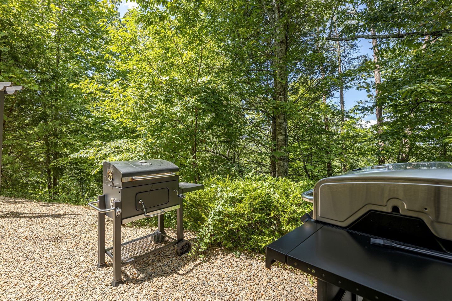 Enormous Cabin Perfect for Groups with Game Room and Hot-Tub in Pigeon Forge, Tennessee