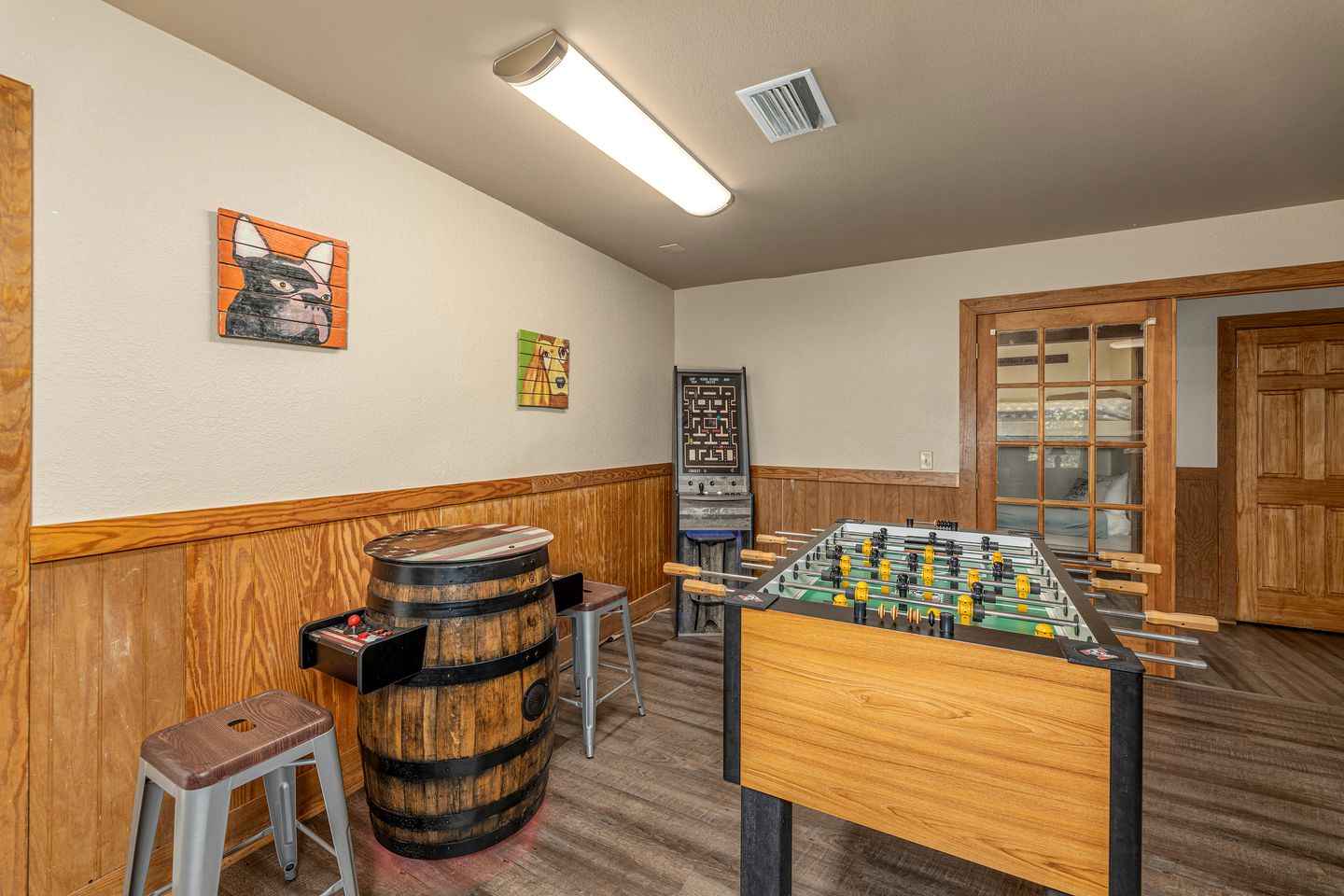 Enormous Cabin Perfect for Groups with Game Room and Hot-Tub in Pigeon Forge, Tennessee