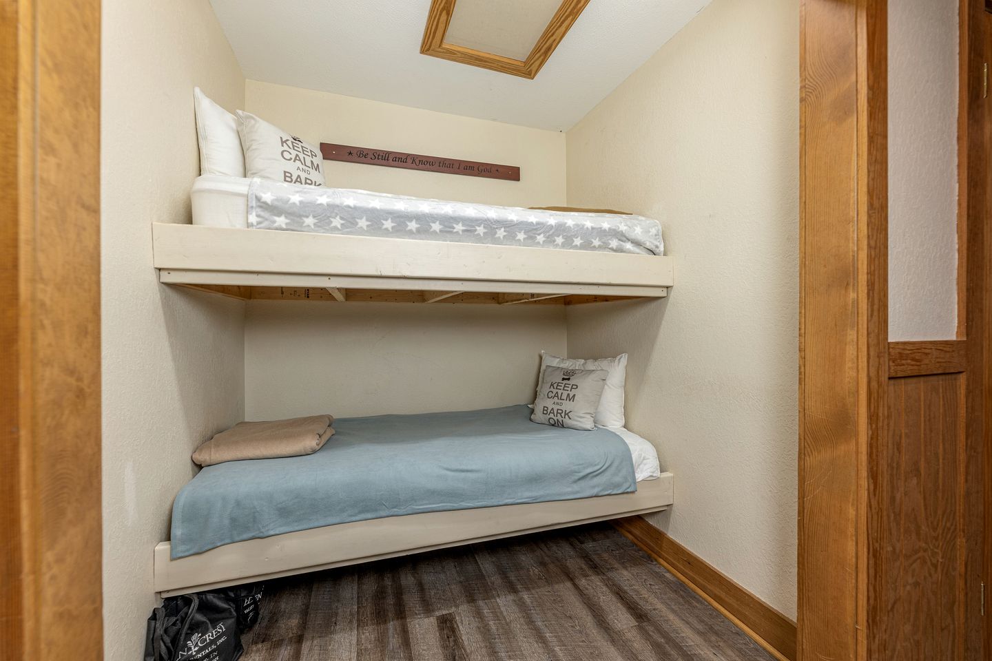 Enormous Cabin Perfect for Groups with Game Room and Hot-Tub in Pigeon Forge, Tennessee