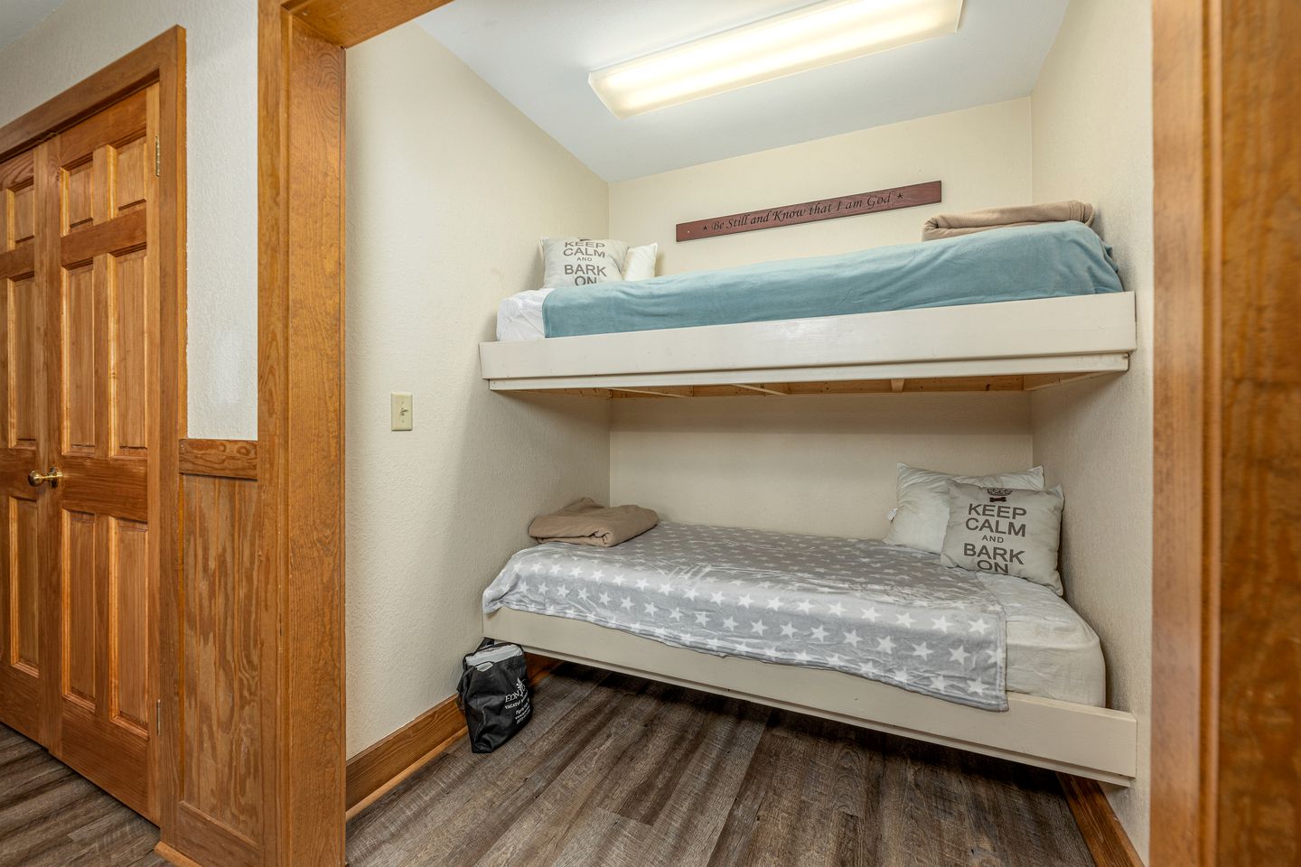Enormous Cabin Perfect for Groups with Game Room and Hot-Tub in Pigeon Forge, Tennessee