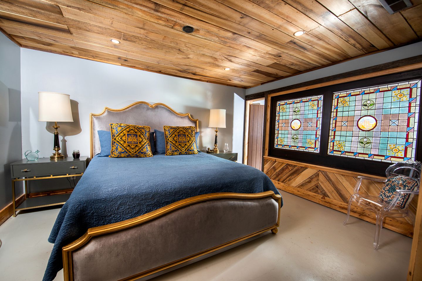 Wonderful Barn with Hot-tub and Petting Zoo in Sugar Grove, North Carolina