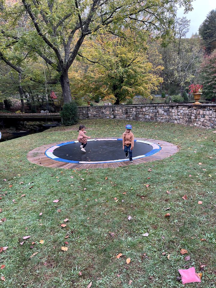 Wonderful Barn with Hot-tub and Petting Zoo in Sugar Grove, North Carolina