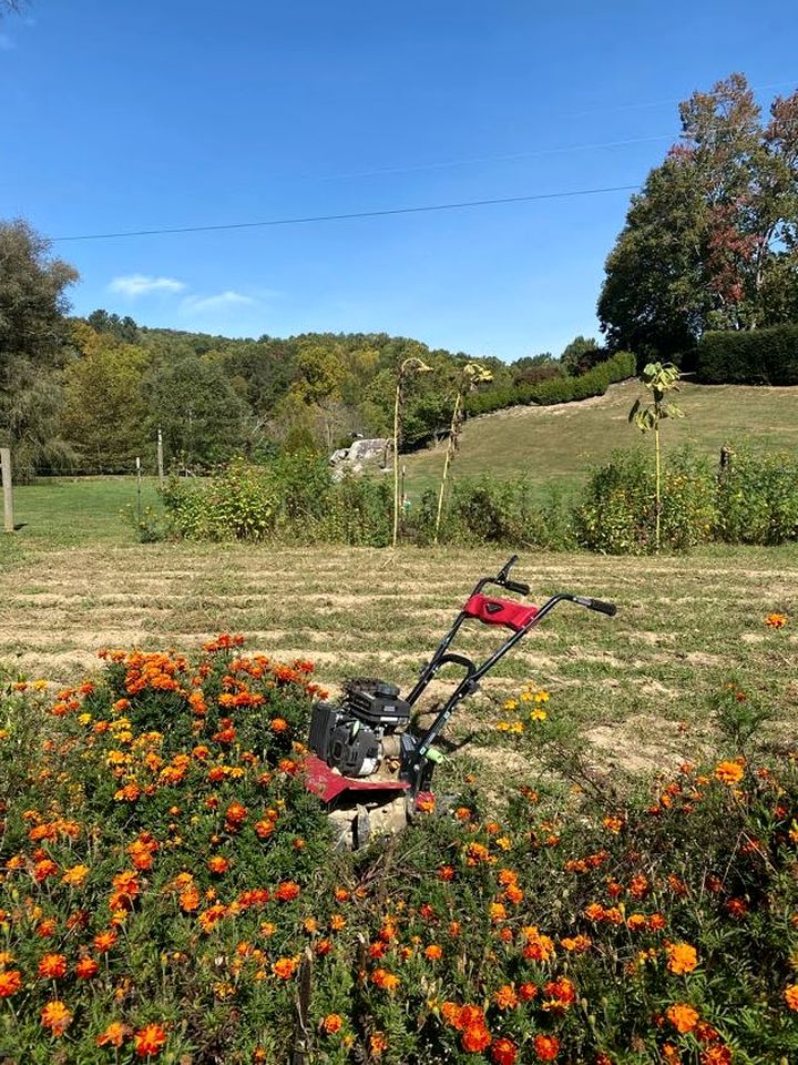 Wonderful Barn with Hot-tub and Petting Zoo in Sugar Grove, North Carolina