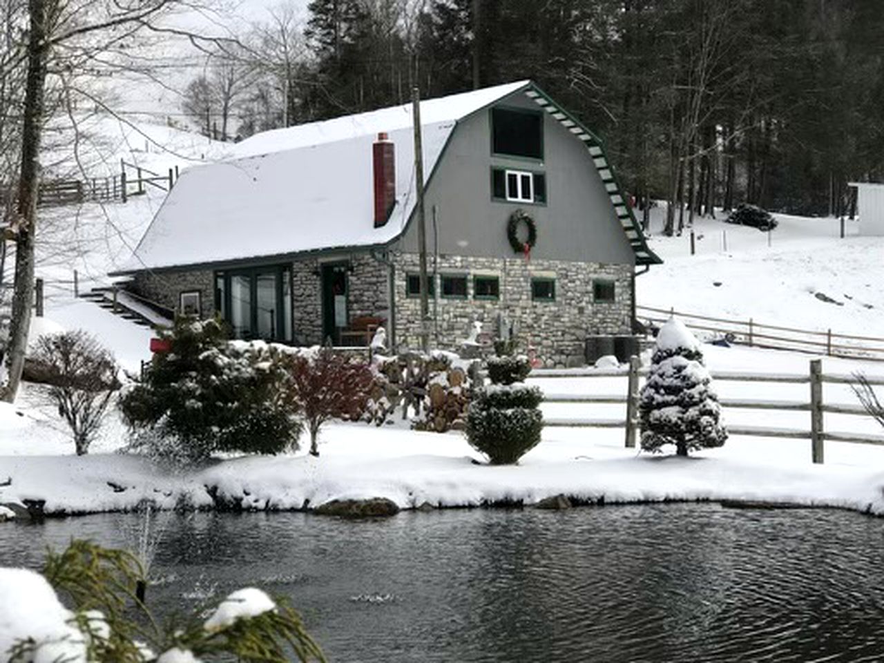 Wonderful Barn with Hot-tub and Petting Zoo in Sugar Grove, North Carolina
