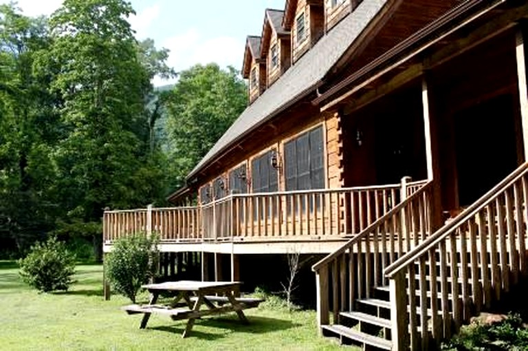 Log Cabins (United States of America, Monterville, West Virginia)