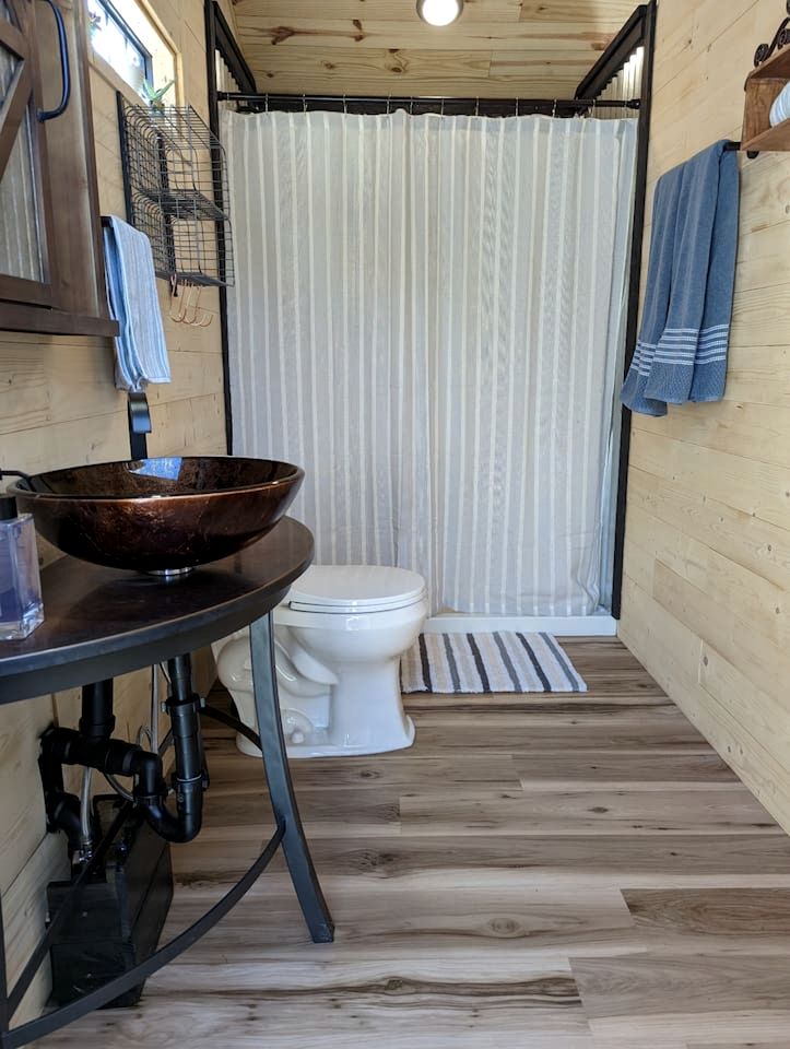 Peaceful Multi-Unit Retreat Offers The Perfect Blend Of Comfort And Nature On A Scenic Ridge Beside The Tuckasegee Sylva North Carolina