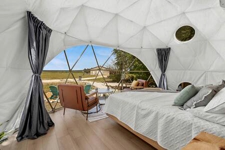 Domes (United States of America, Wolfe City, Texas)