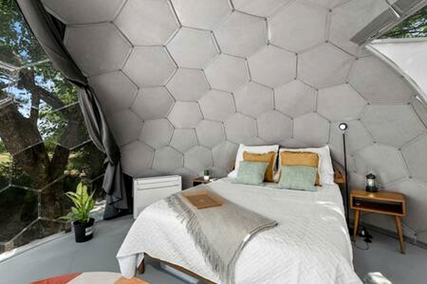 Peaceful Luxury Glamping Domes with Stargazing & Farm Retreat near Lake Access in Wolfe City, Texas