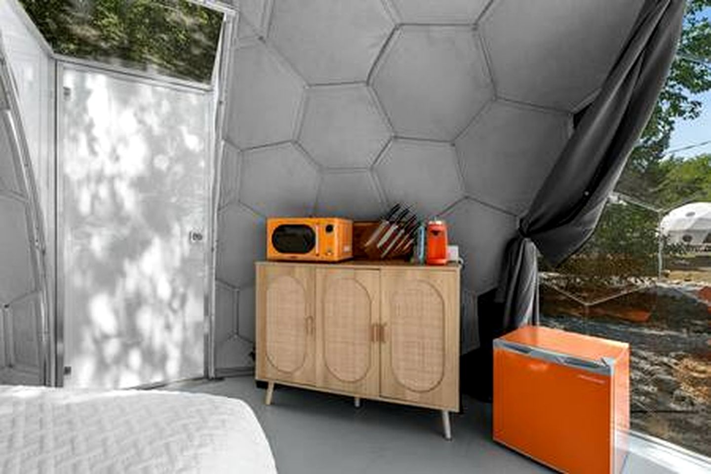 Peaceful Luxury Glamping Domes with Stargazing & Farm Retreat near Lake Access in Wolfe City, Texas