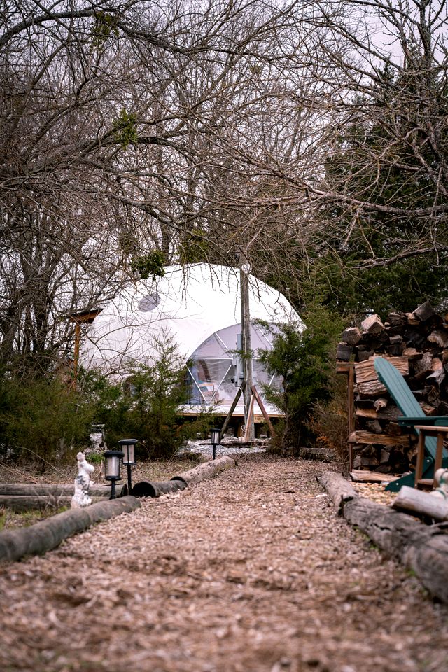 Peaceful Luxury Glamping Domes with Stargazing & Farm Retreat near Lake Access in Wolfe City, Texas