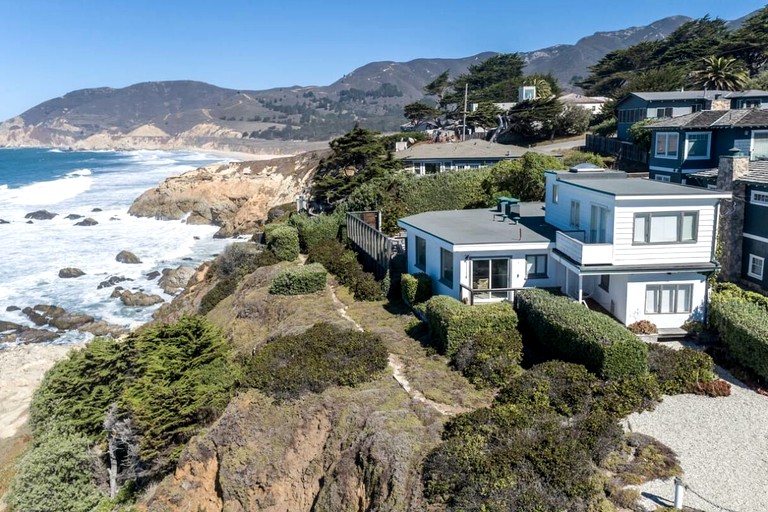 Gorgeous Oceanfront Vacation Rental with Breathtaking Views, Minutes from Half Moon Bay and San Francisco