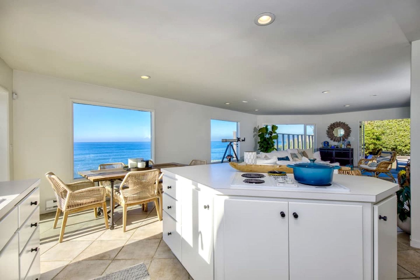 Gorgeous Oceanfront Vacation Rental with Breathtaking Views, Minutes from Half Moon Bay and San Francisco