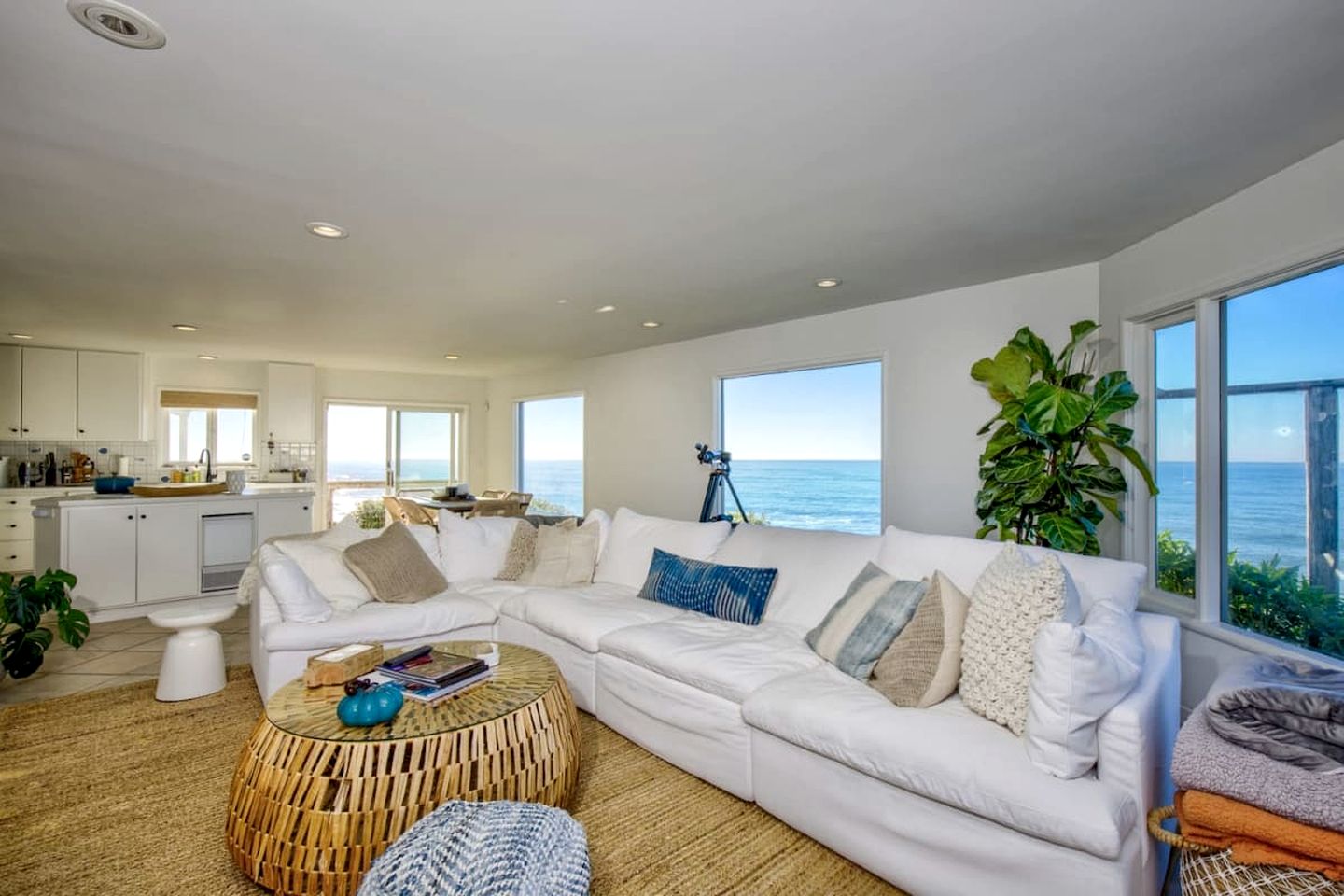 Gorgeous Oceanfront Vacation Rental with Breathtaking Views, Minutes from Half Moon Bay and San Francisco