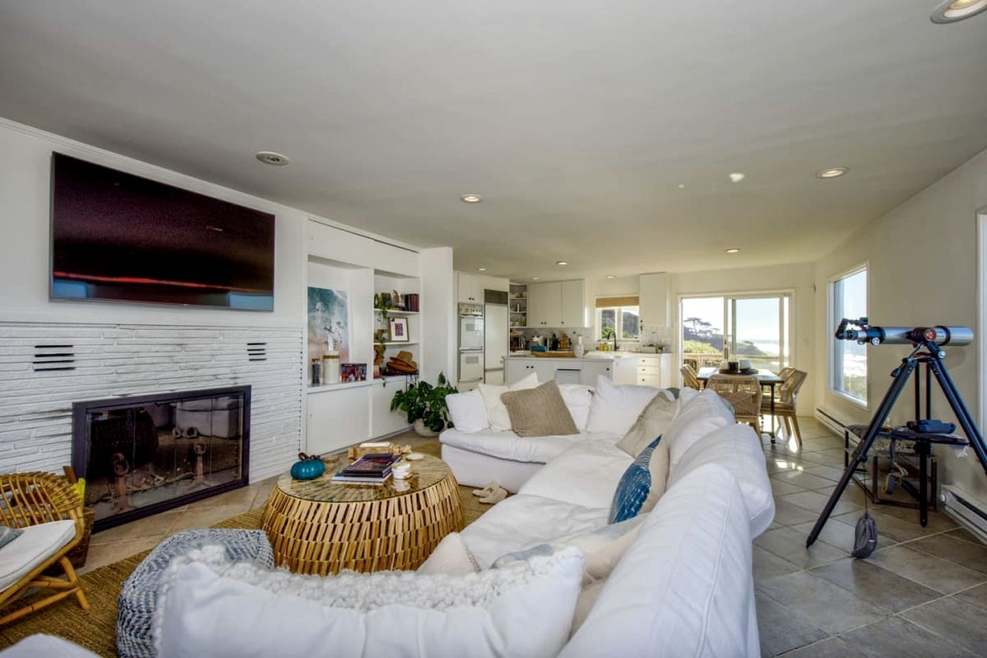Gorgeous Oceanfront Vacation Rental with Breathtaking Views, Minutes from Half Moon Bay and San Francisco