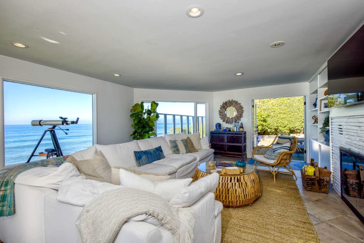 Gorgeous Oceanfront Vacation Rental with Breathtaking Views, Minutes from Half Moon Bay and San Francisco