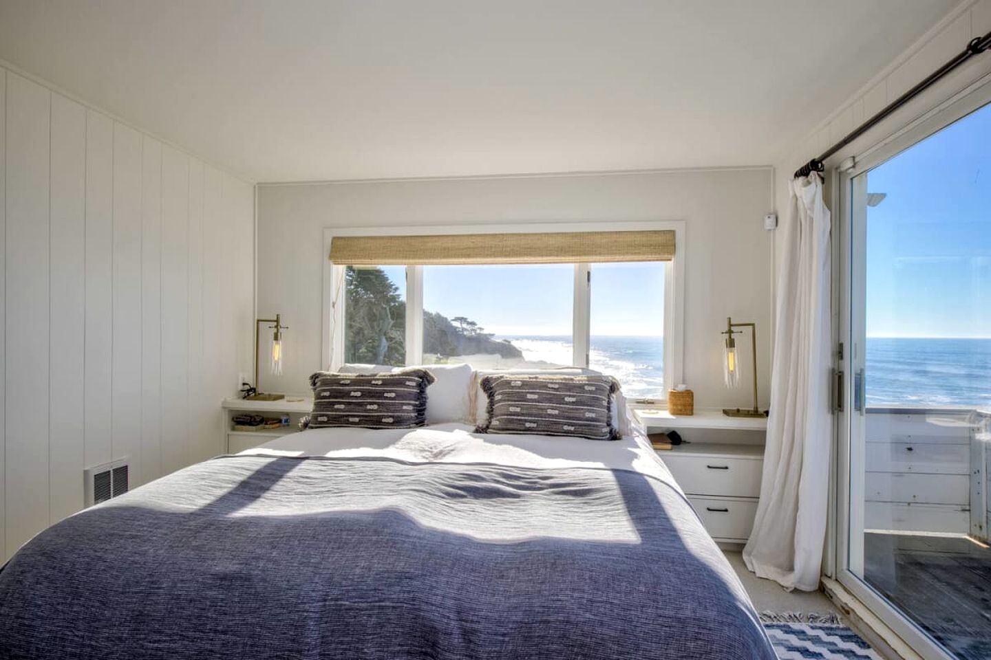 Gorgeous Oceanfront Vacation Rental with Breathtaking Views, Minutes from Half Moon Bay and San Francisco