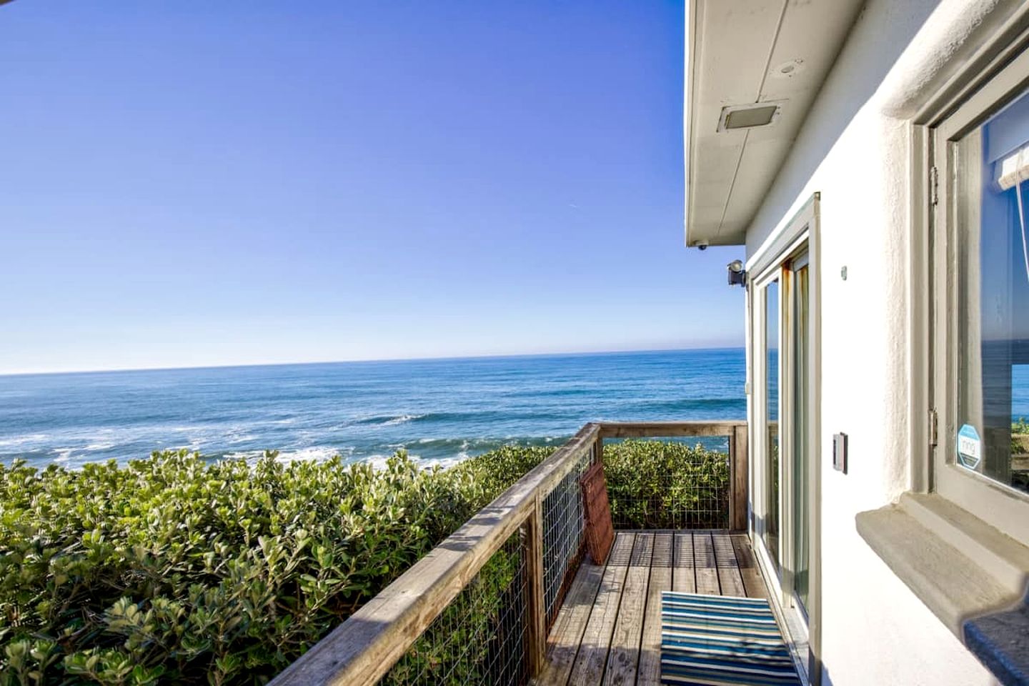 Gorgeous Oceanfront Vacation Rental with Breathtaking Views, Minutes from Half Moon Bay and San Francisco