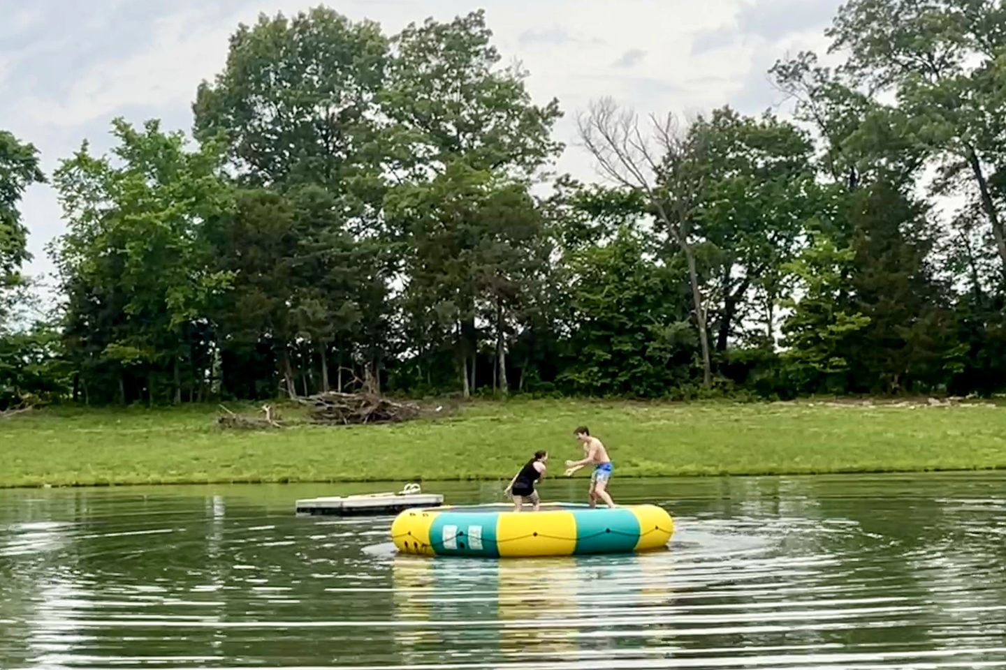 Entire Three Cabins Property Perfect for Big Groups in Marion, Illinois
