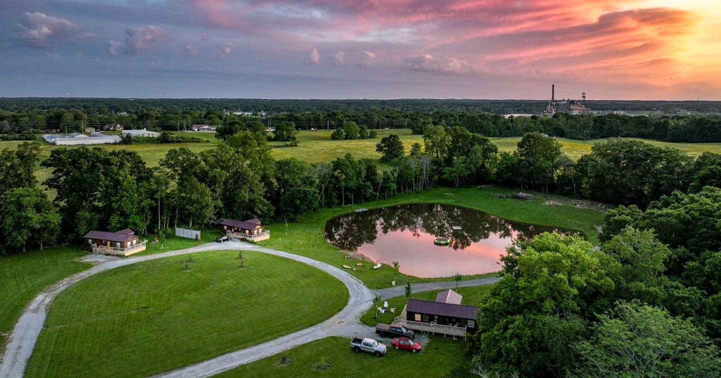 Cabins (United States of America, Marion, Illinois)