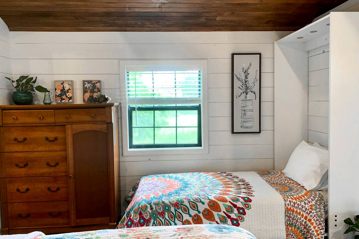Entire Three Cabins Property Perfect for Big Groups in Marion, Illinois