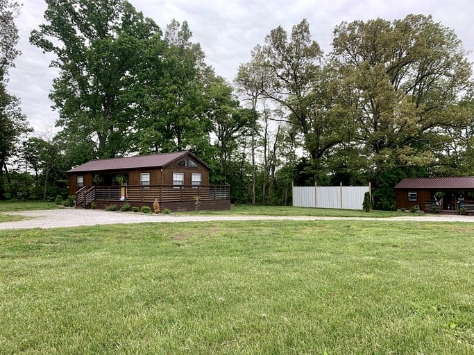 Cabins (United States of America, Marion, Illinois)