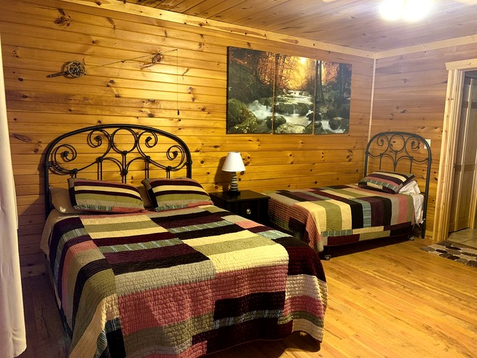 Cabins (United States of America, Monterville, West Virginia)