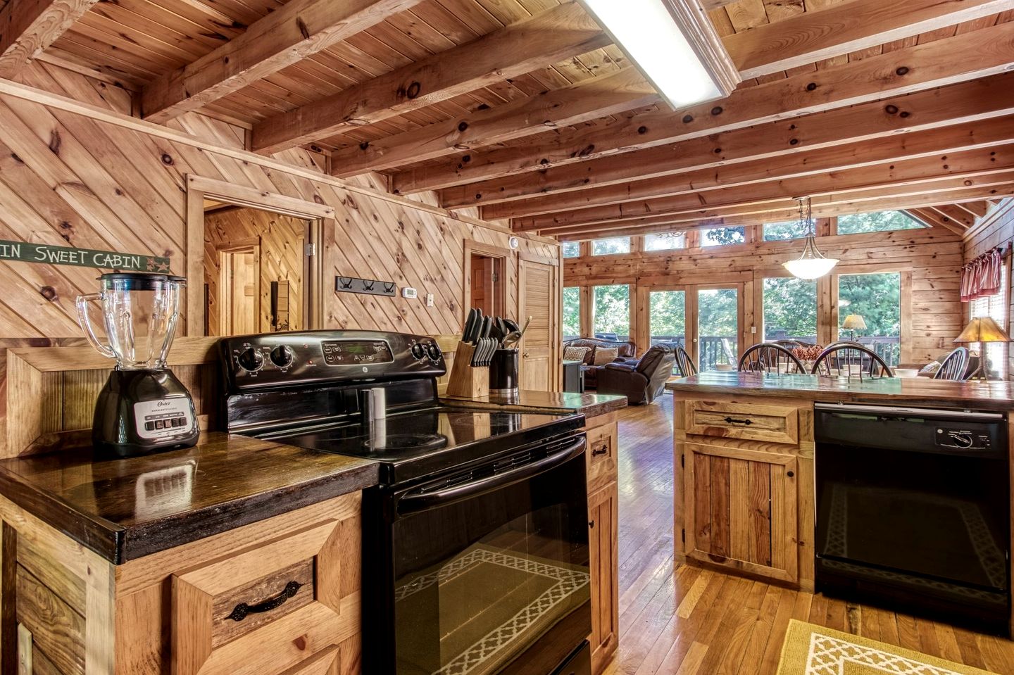 Group Cabin with Game Room and Theater Space in Pigeon Forge, Tennessee