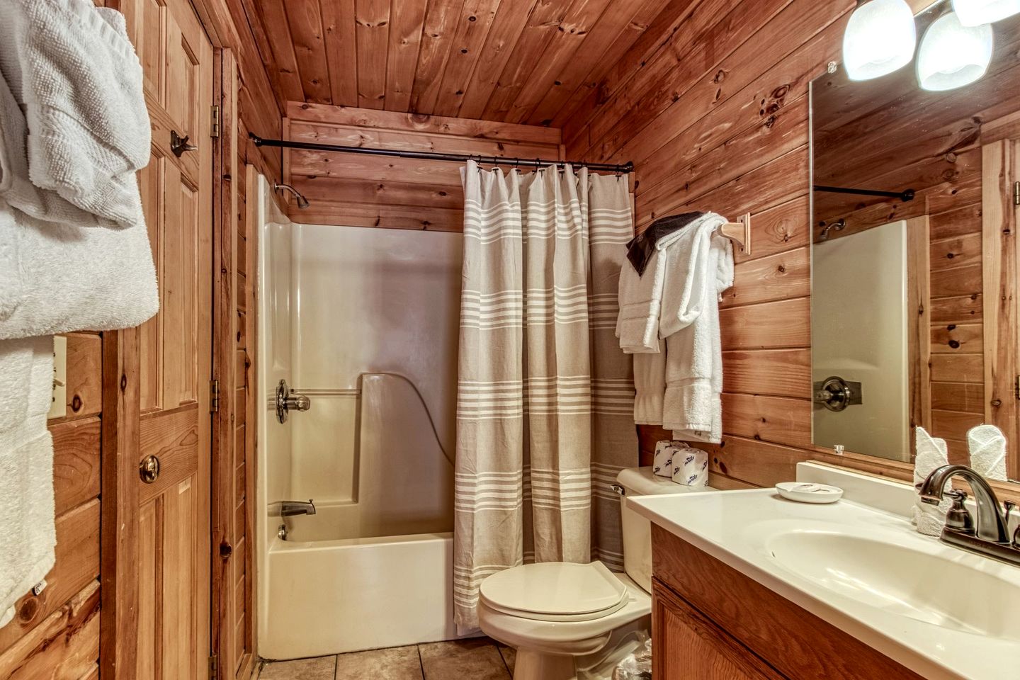 Group Cabin with Game Room and Theater Space in Pigeon Forge, Tennessee